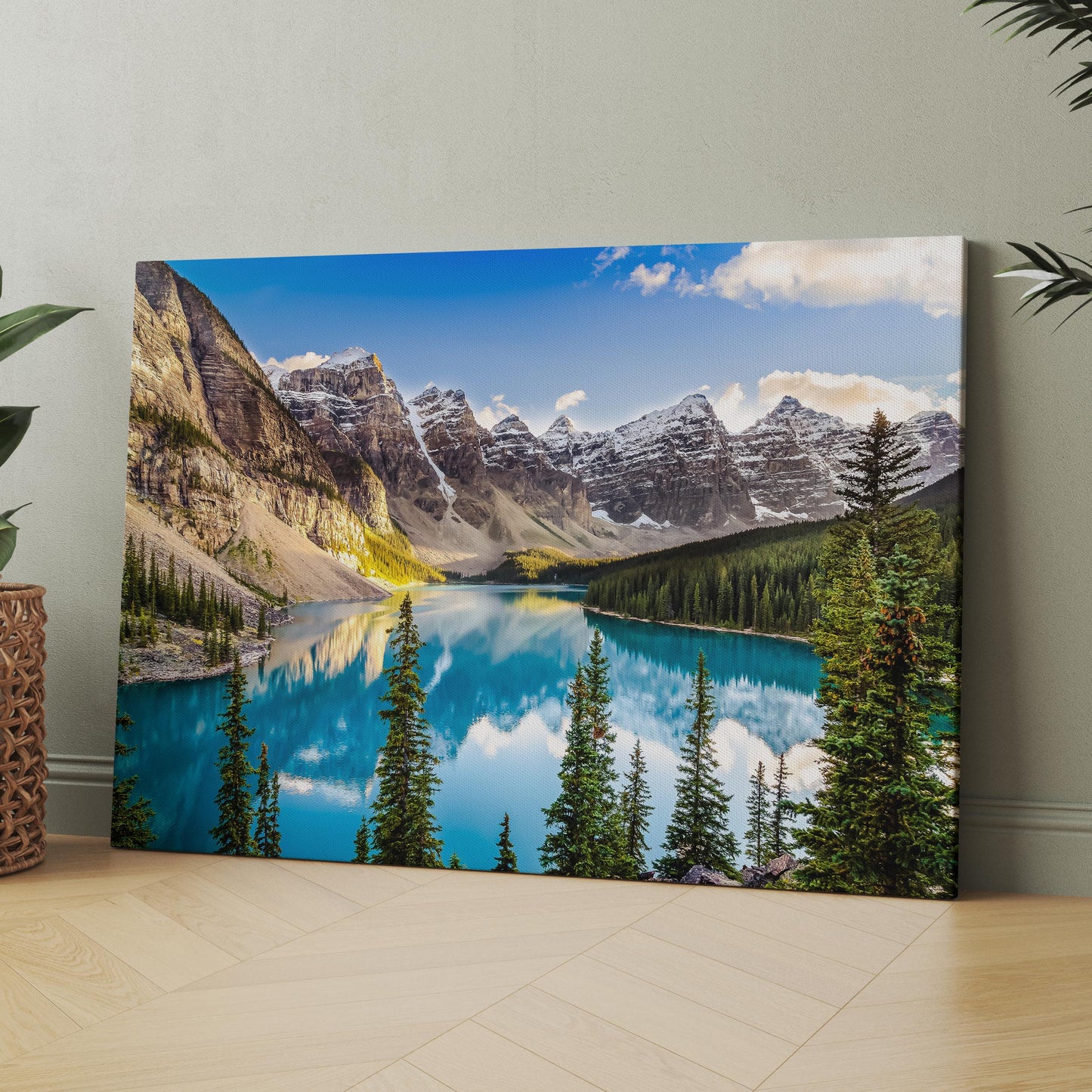 Moraine Lake & Mountain Range, Banff Canada