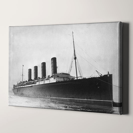 RMS Lusitania Coming Into Port, New York 1907