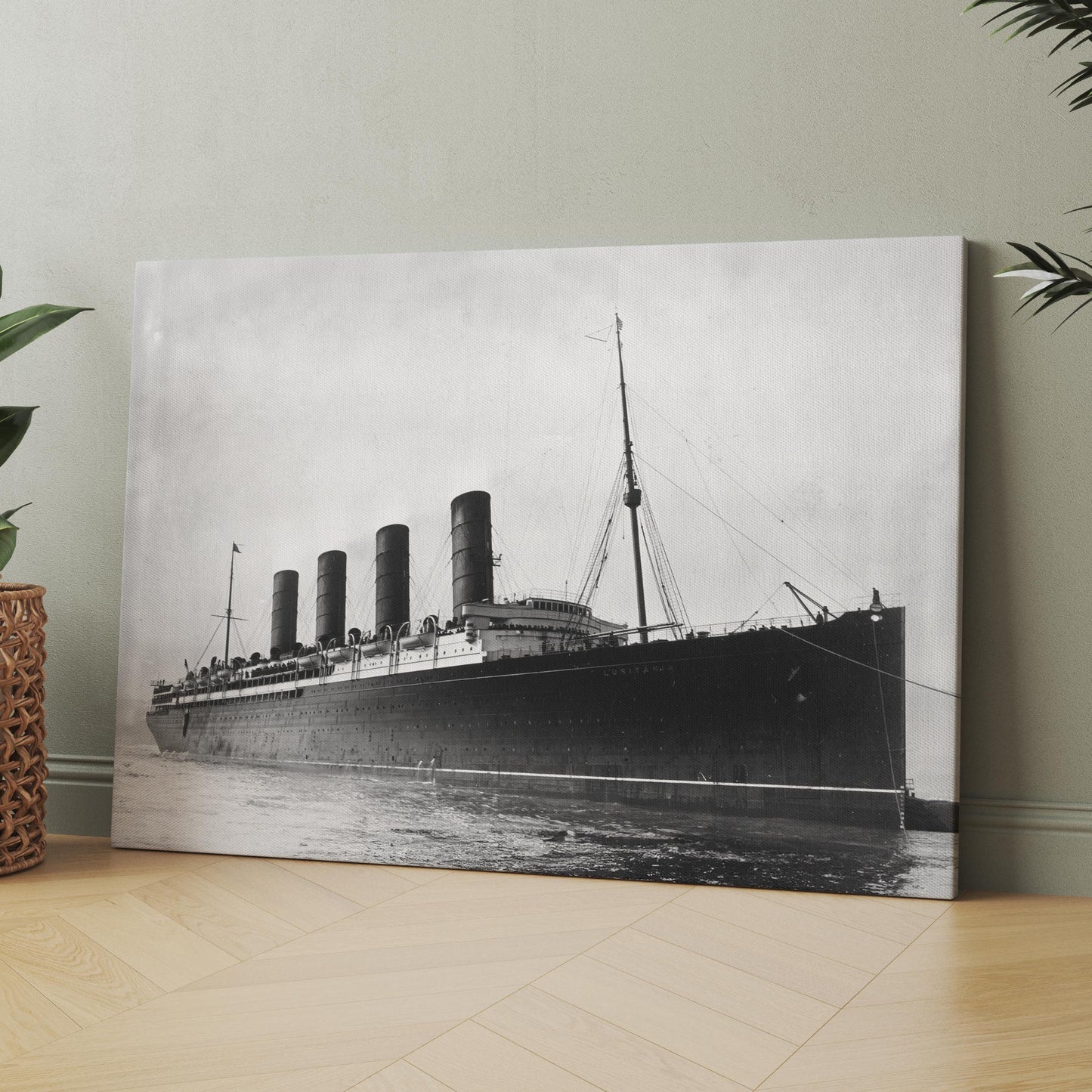 RMS Lusitania Coming Into Port, New York 1907